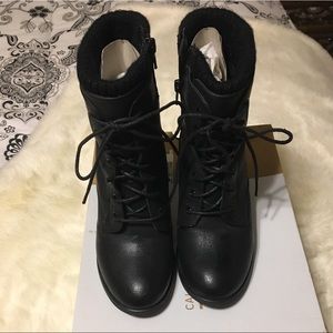 ❌SOLD❌8 1/2 Black lace up boots
